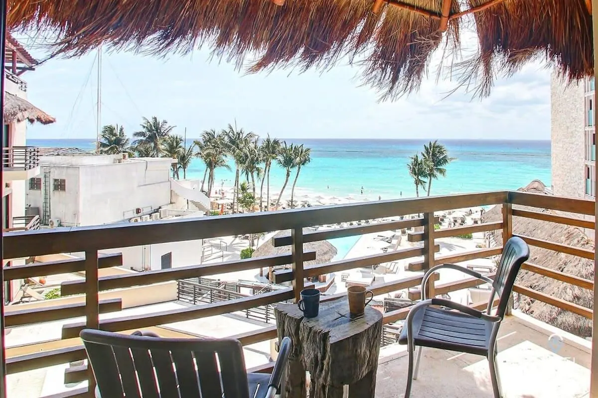 Beachfront Penthouse Oceanview Rooftop And Pool Playa del Carmen Mexiko